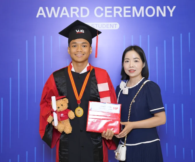 Bé Hoàng Thanh Sơn