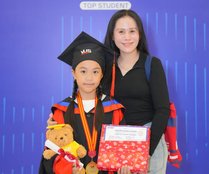 Bé Nguyễn Hoàng Gia Hân
