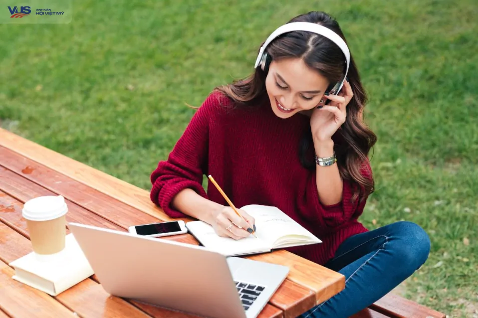 4 bước đơn giản cải thiện kỹ năng IELTS Listening tại nhà