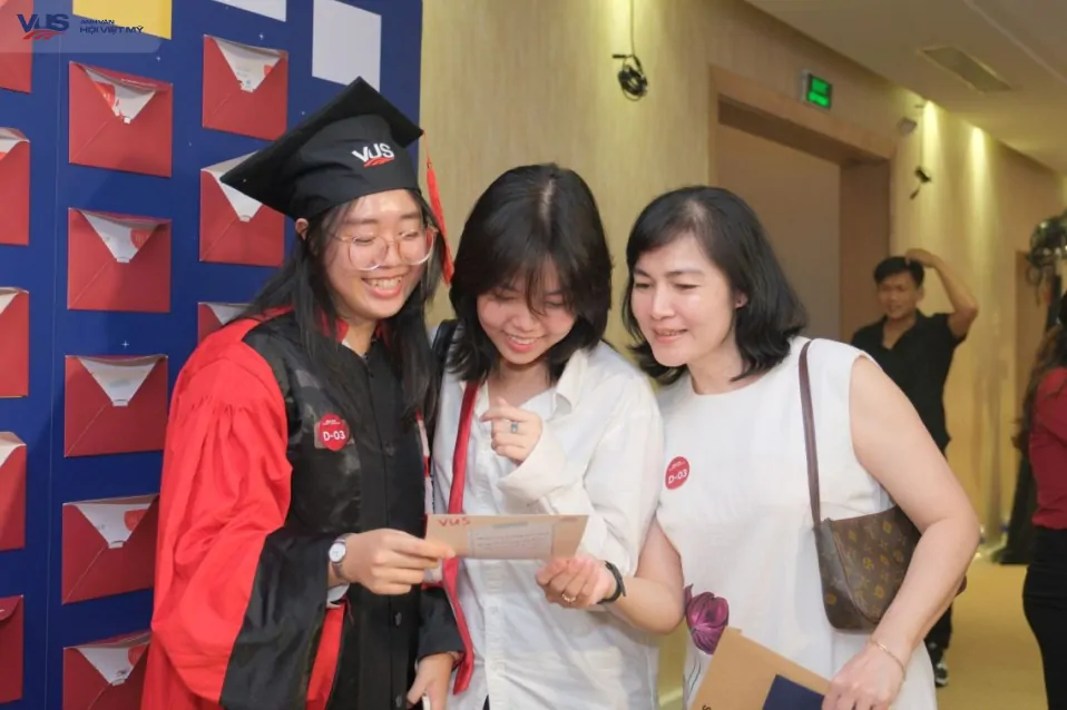 VUS vinh danh 1.710 học viên gặt quả ngọt chứng chỉ Cambridge và IELTS tháng 6