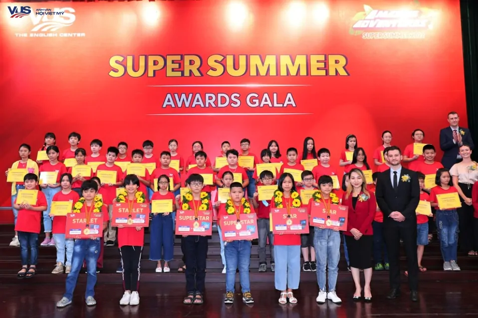 VUS Super Summer Awards Gala - Lễ vinh danh học viên xuất sắc từ ba cuộc thi học thuật lớn nhất mùa hè