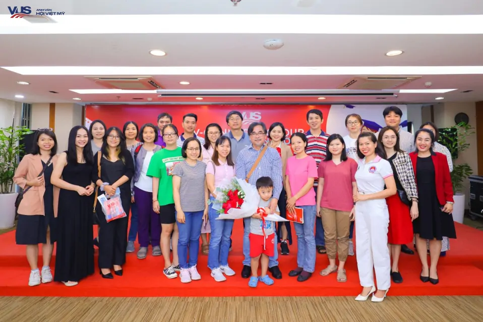 V-Connecting Tour - Cùng Con Tiến Bước khép lại thành công với Tiến sĩ Lê Nguyên Phương và gần 100 phụ huynh tham gia