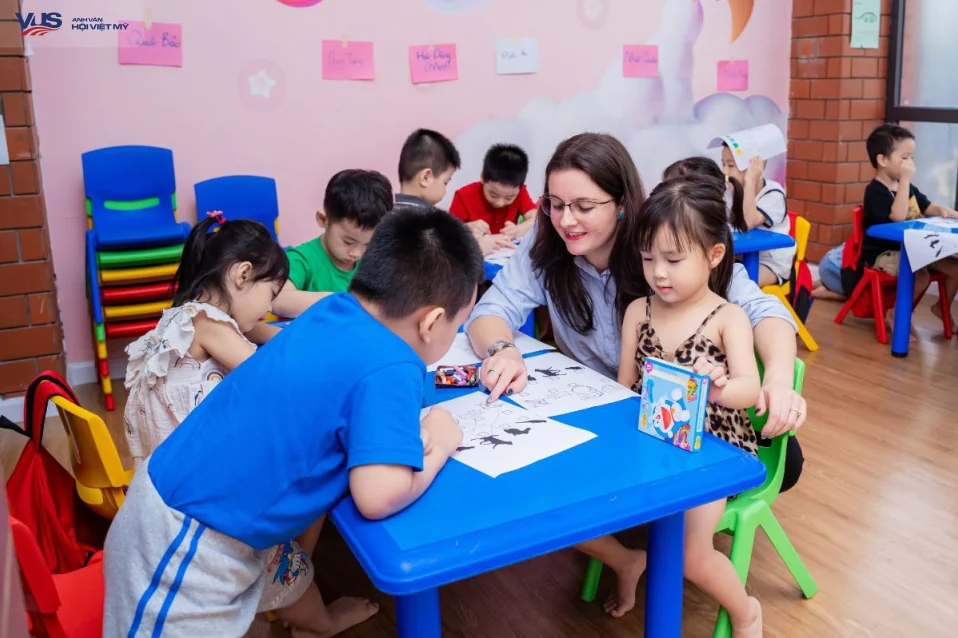 Khóa học tiếng Anh cho trẻ em Happy Kids & SuperKids: Khởi đầu vượt trội, tương lai rực rỡ cùng VUS