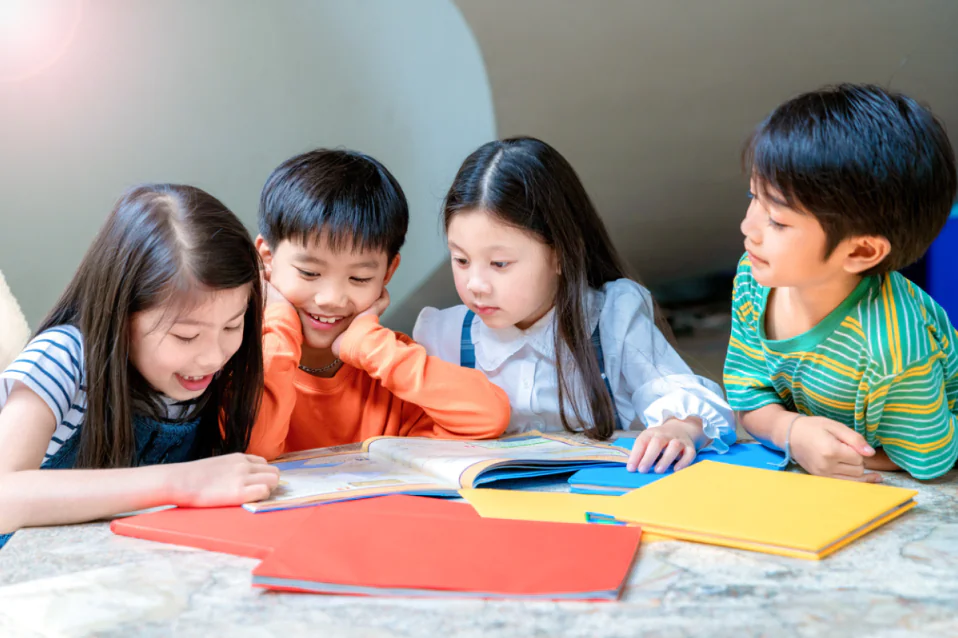 Hướng dẫn cách làm bài thi Speaking Movers chuẩn Cambridge cho bé