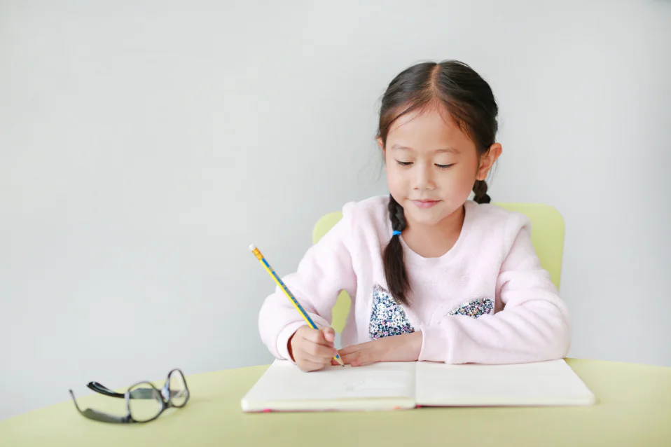 Các dạng bài tập tiếng Anh cho bé 4 tuổi: Bài mẫu + Đáp án