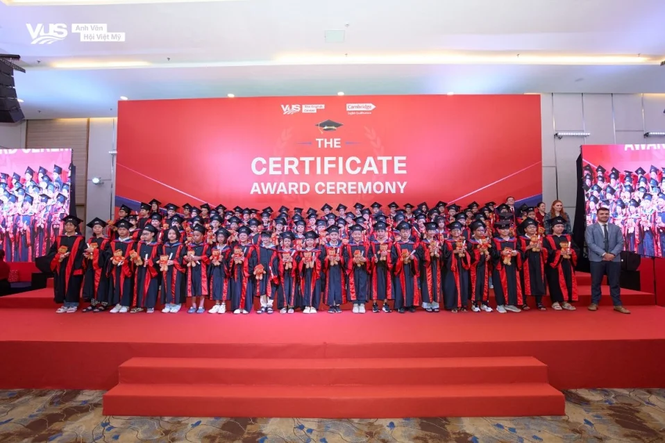 VUS chinh phục cột mốc mới: 221.527 học viên đạt chứng chỉ quốc tế